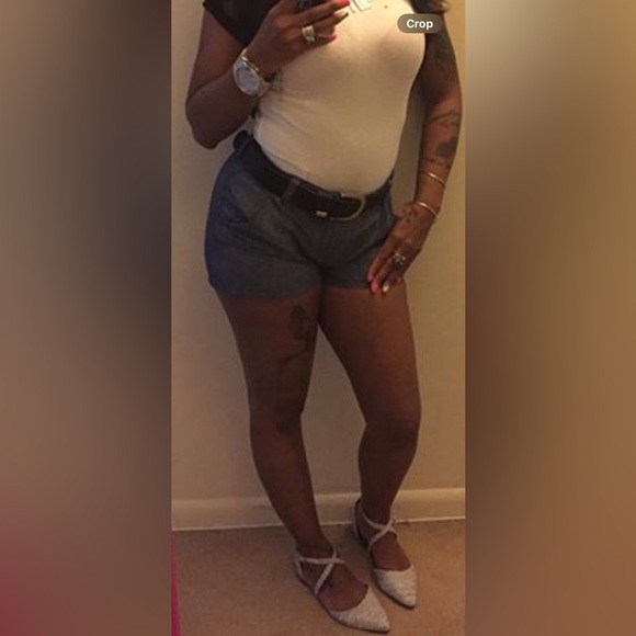 Old Navy Medium Blue💙soft denim shorts. Gently worn no stains, holes or rips. - Picture 12 of 12